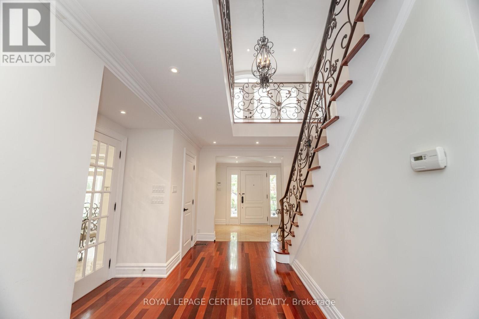 2197 Courrier Lane, Mississauga, Ontario  L5C 1V1 - Photo 6 - W12395195