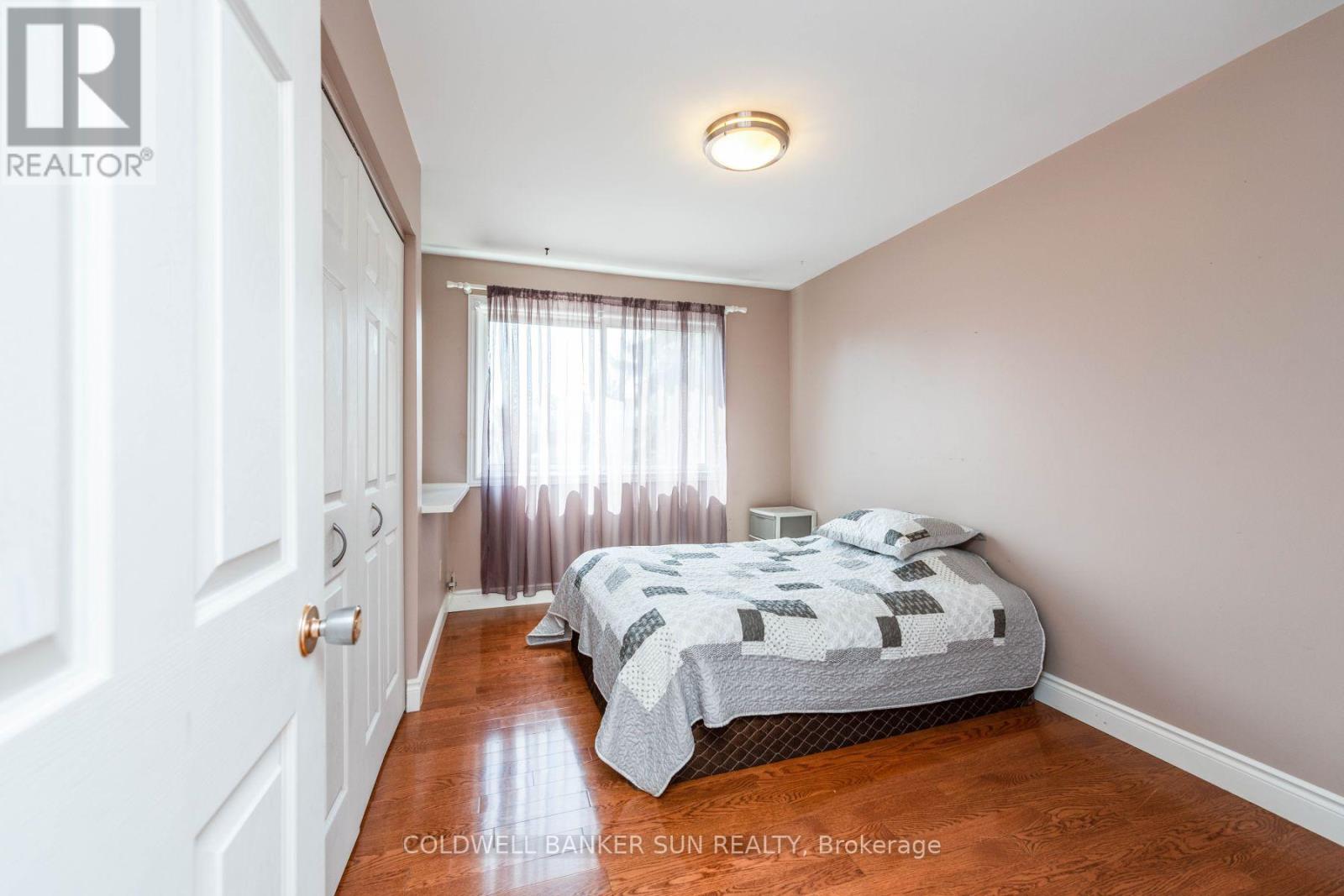 2483 Yarmouth Crescent, Oakville (Wo West), Ontario  L6L 2M9 - Photo 13 - W12395218