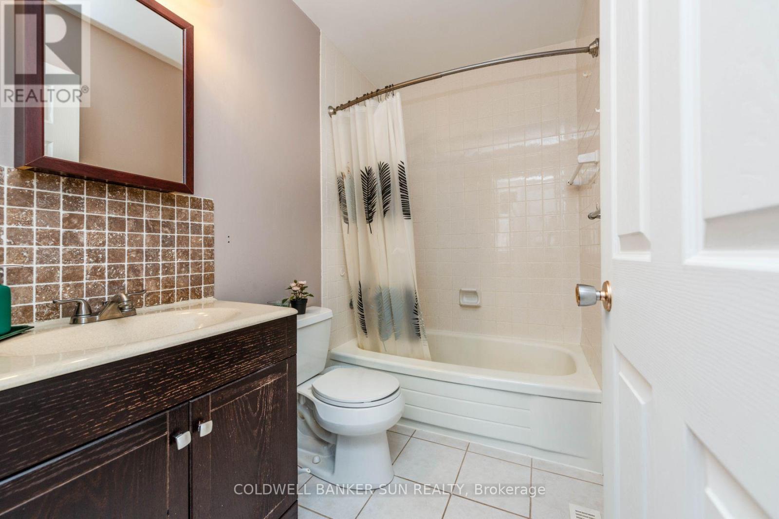 2483 Yarmouth Crescent, Oakville (Wo West), Ontario  L6L 2M9 - Photo 14 - W12395218