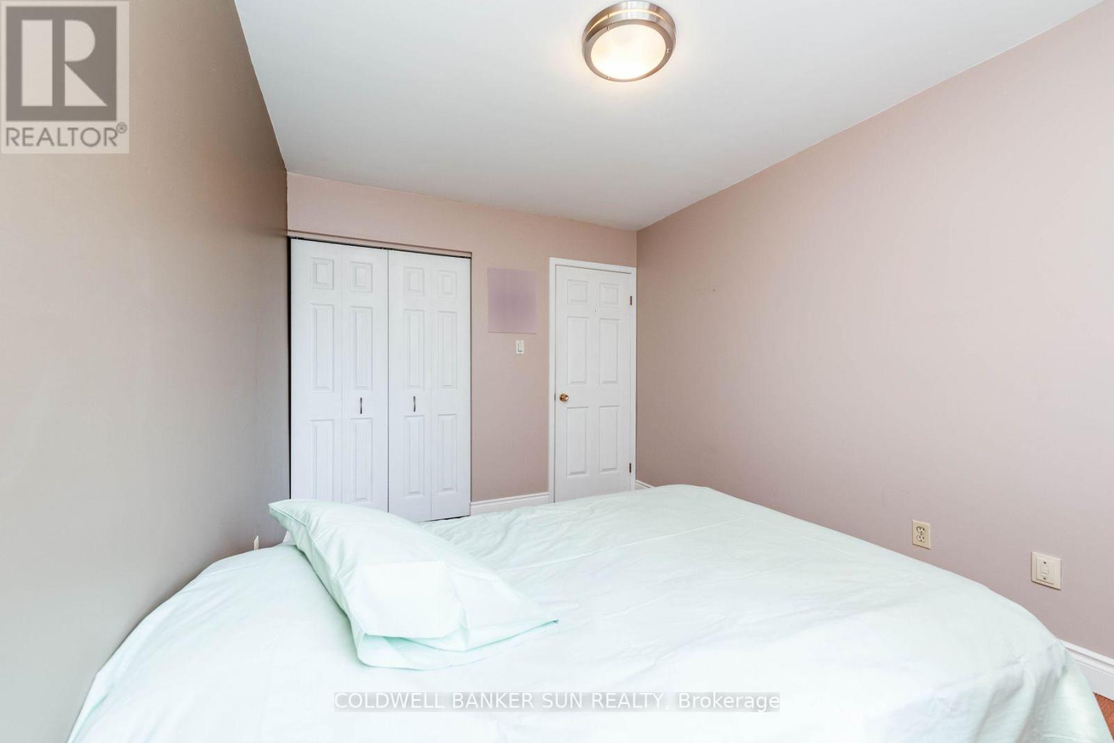 2483 Yarmouth Crescent, Oakville (Wo West), Ontario  L6L 2M9 - Photo 16 - W12395218