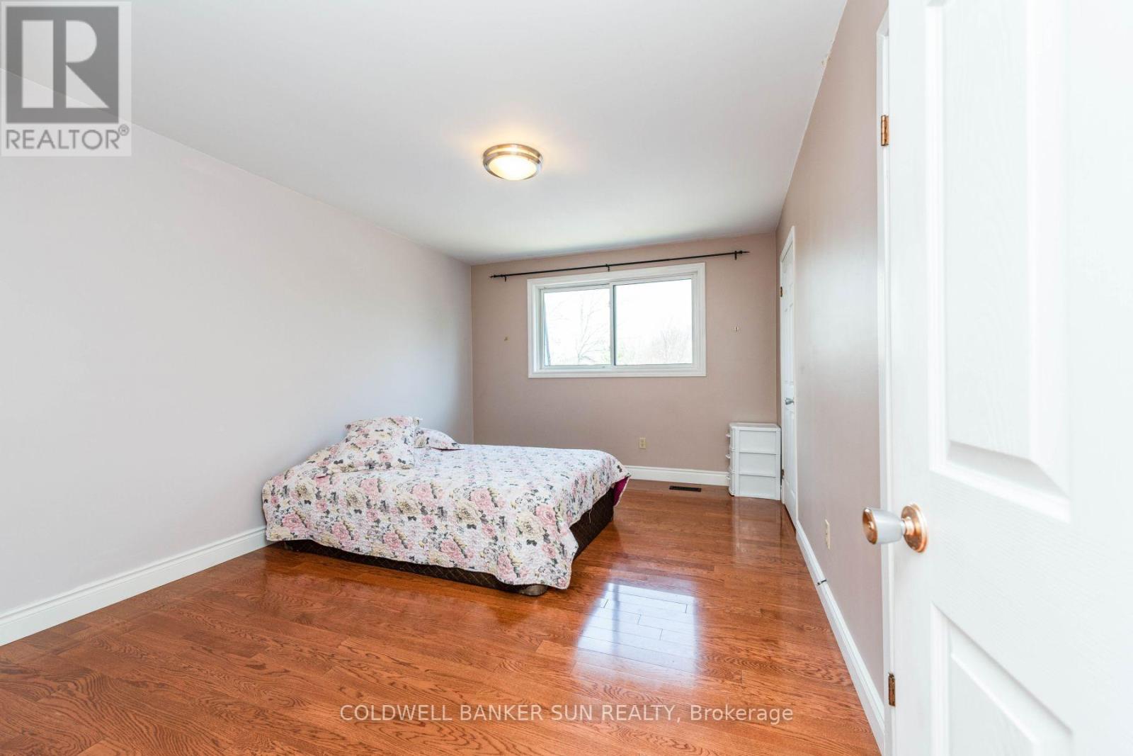 2483 Yarmouth Crescent, Oakville (Wo West), Ontario  L6L 2M9 - Photo 17 - W12395218