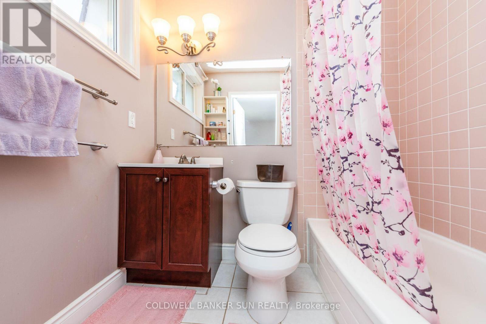 2483 Yarmouth Crescent, Oakville (Wo West), Ontario  L6L 2M9 - Photo 19 - W12395218