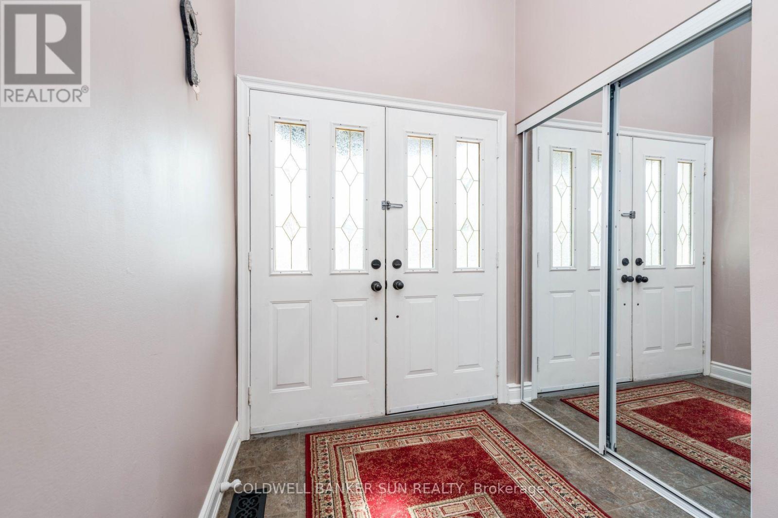 2483 Yarmouth Crescent, Oakville (Wo West), Ontario  L6L 2M9 - Photo 2 - W12395218