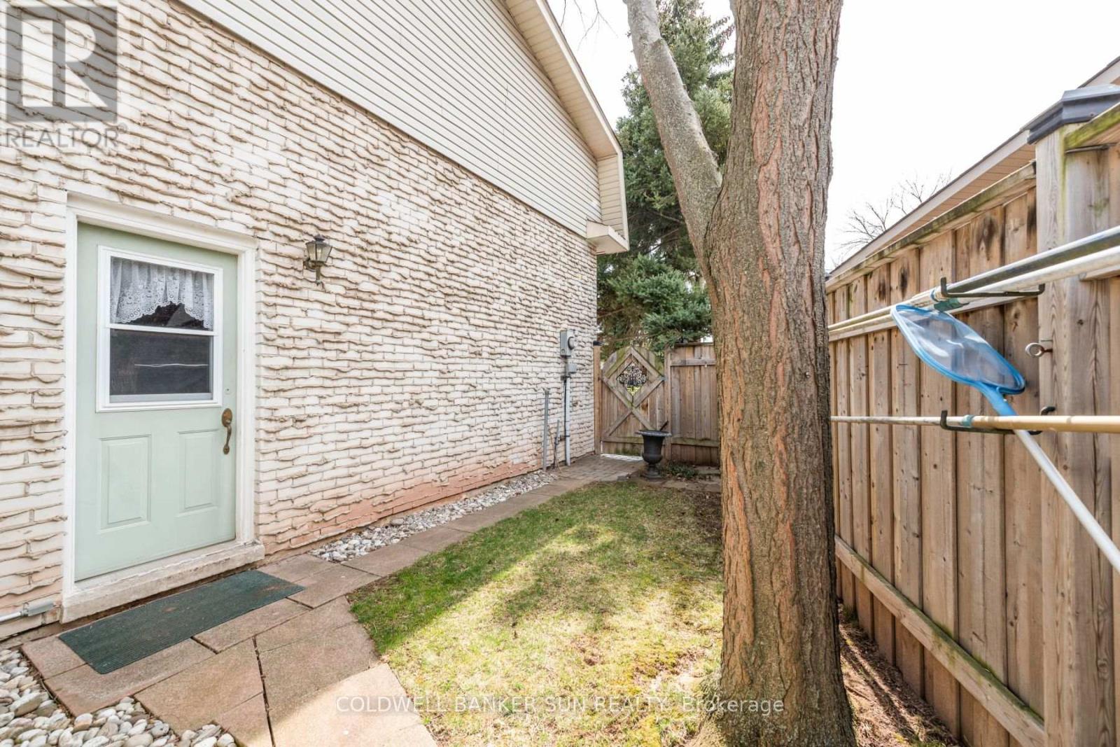 2483 Yarmouth Crescent, Oakville (Wo West), Ontario  L6L 2M9 - Photo 36 - W12395218