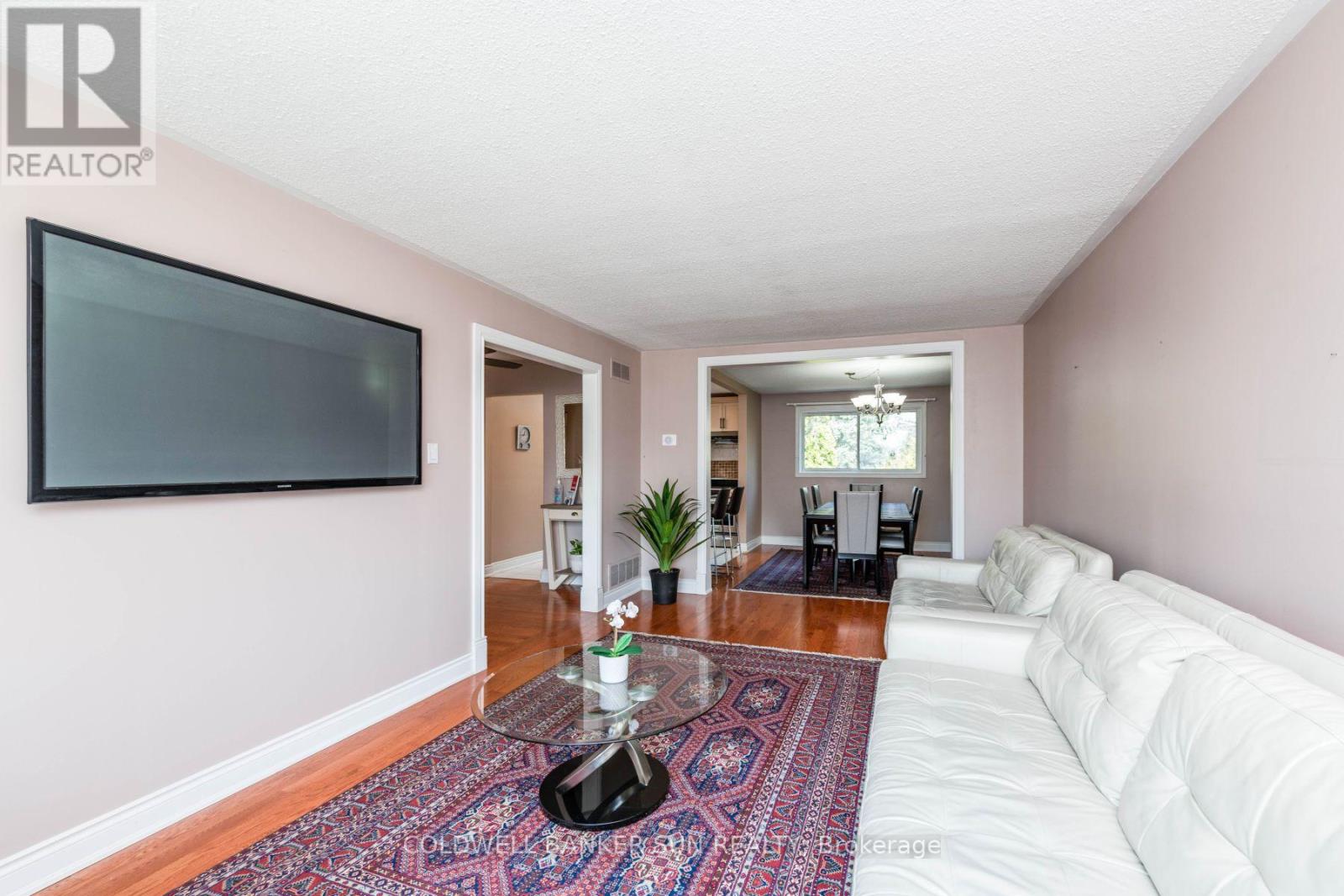 2483 Yarmouth Crescent, Oakville (Wo West), Ontario  L6L 2M9 - Photo 5 - W12395218