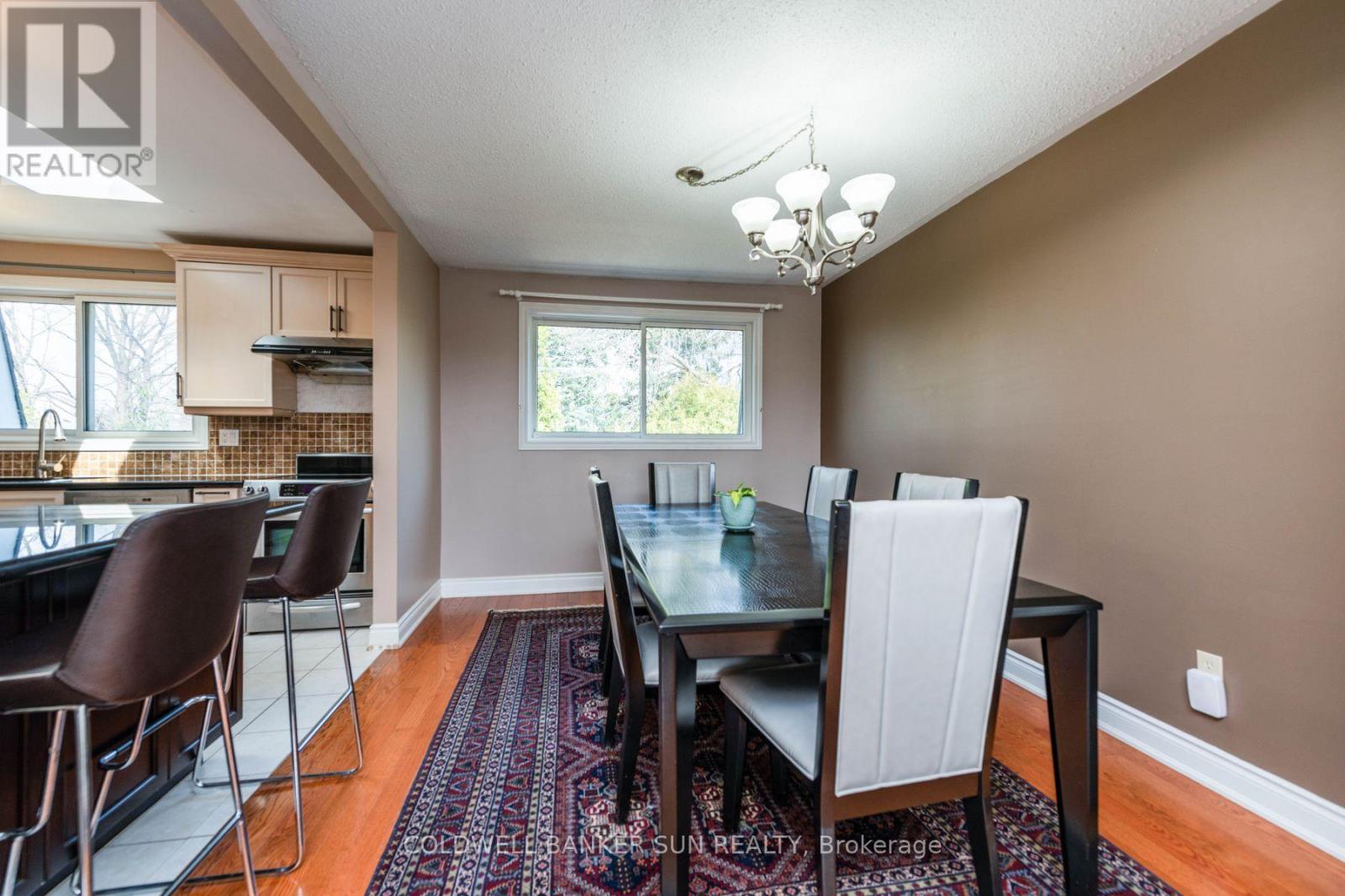 2483 Yarmouth Crescent, Oakville (Wo West), Ontario  L6L 2M9 - Photo 7 - W12395218
