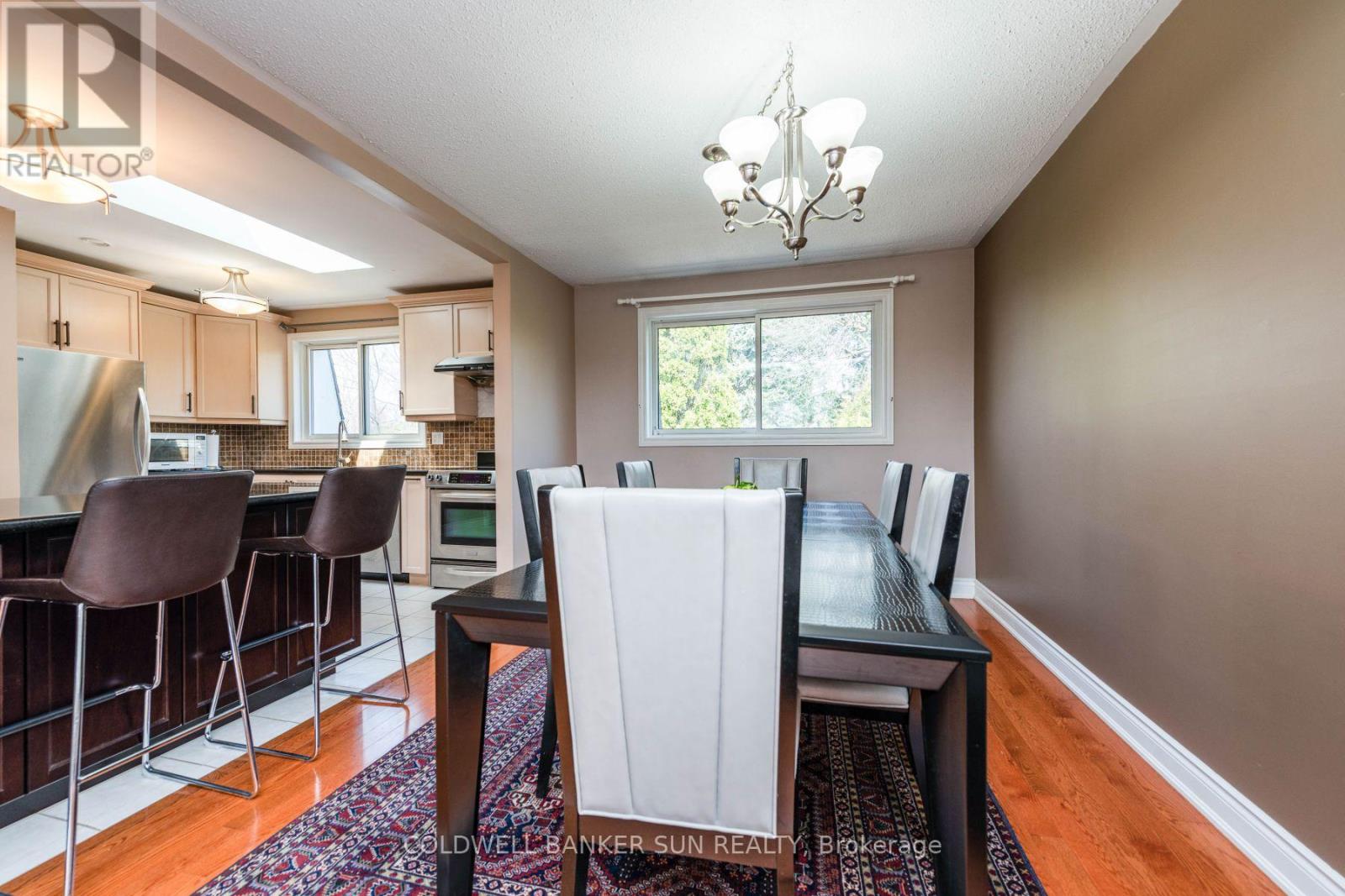 2483 Yarmouth Crescent, Oakville (Wo West), Ontario  L6L 2M9 - Photo 8 - W12395218