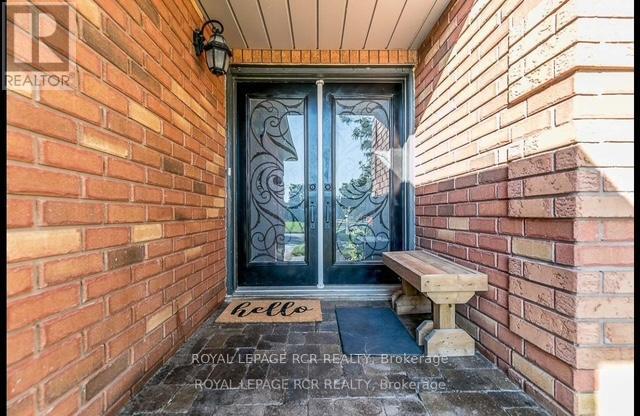 22 Coburn Crescent, New Tecumseth, Ontario  L0G 1A0 - Photo 3 - N12395361