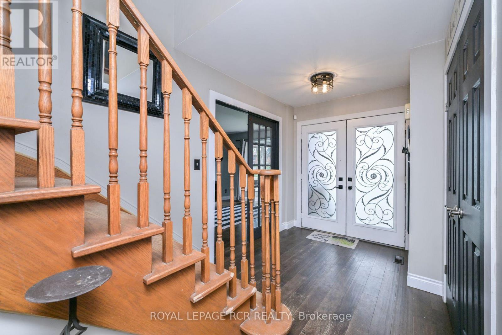 22 Coburn Crescent, New Tecumseth, Ontario  L0G 1A0 - Photo 4 - N12395361