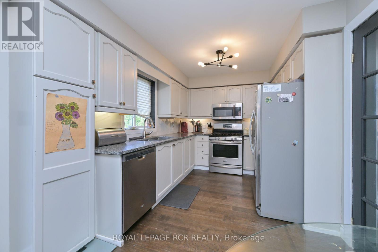 22 Coburn Crescent, New Tecumseth, Ontario  L0G 1A0 - Photo 6 - N12395361