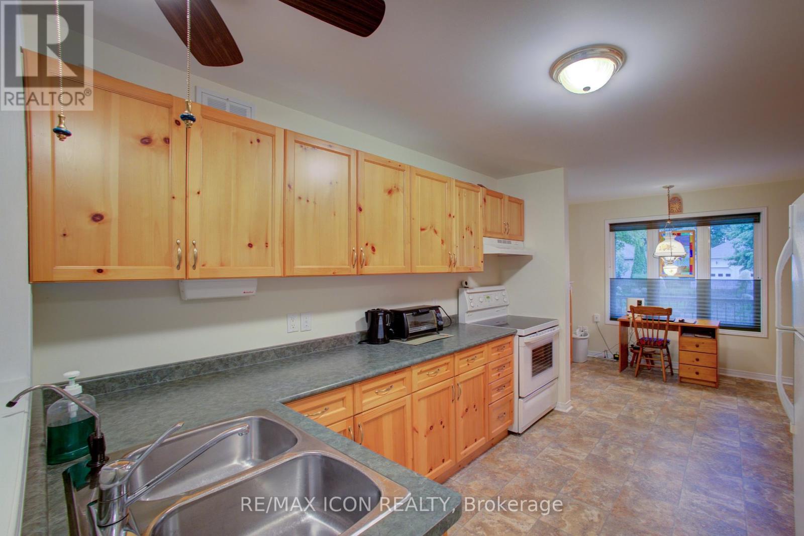 54 Springwood Crescent, Gravenhurst (Muskoka (S)), Ontario  P1P 1Y8 - Photo 16 - X12395201