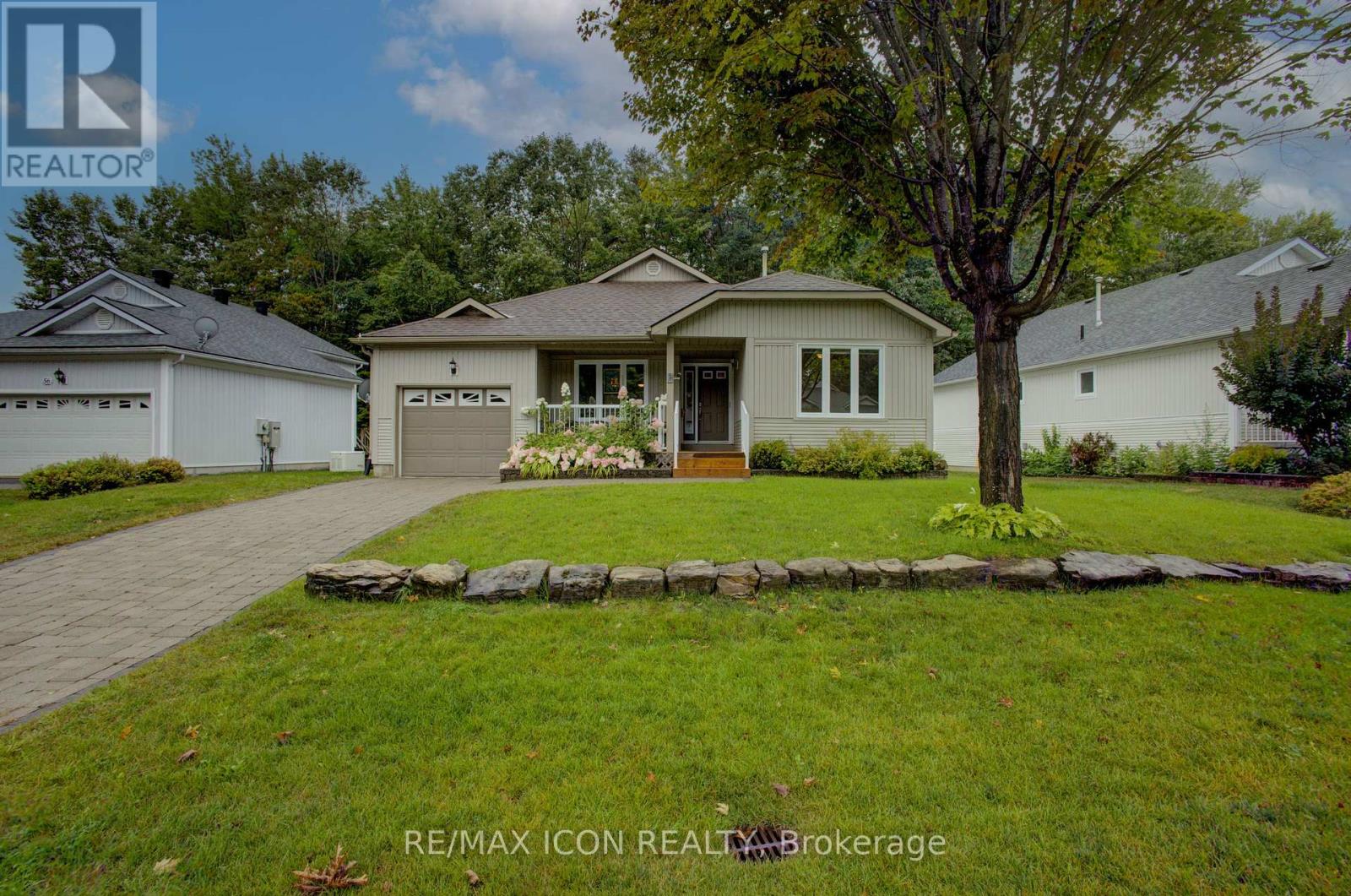 54 Springwood Crescent, Gravenhurst (Muskoka (S)), Ontario  P1P 1Y8 - Photo 2 - X12395201