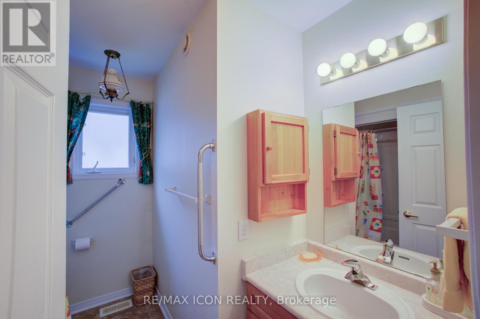 54 Springwood Crescent, Gravenhurst (Muskoka (S)), Ontario  P1P 1Y8 - Photo 37 - X12395201