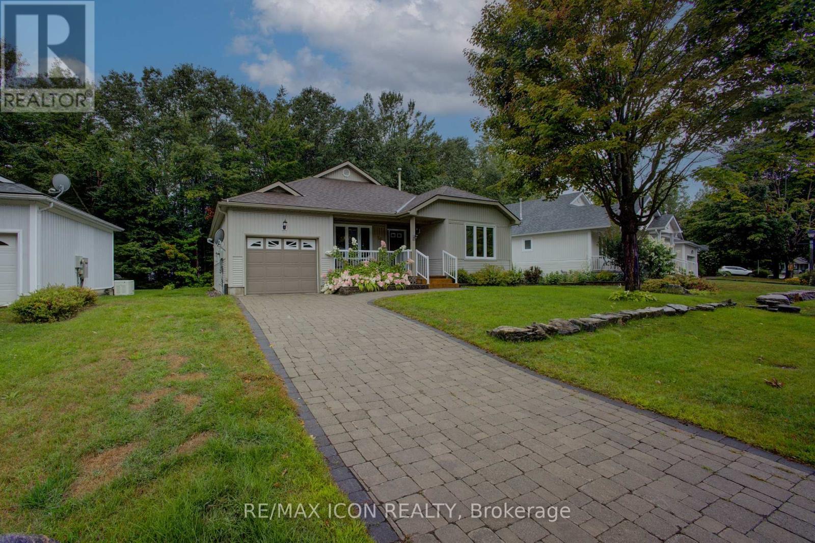 54 Springwood Crescent, Gravenhurst (Muskoka (S)), Ontario  P1P 1Y8 - Photo 4 - X12395201