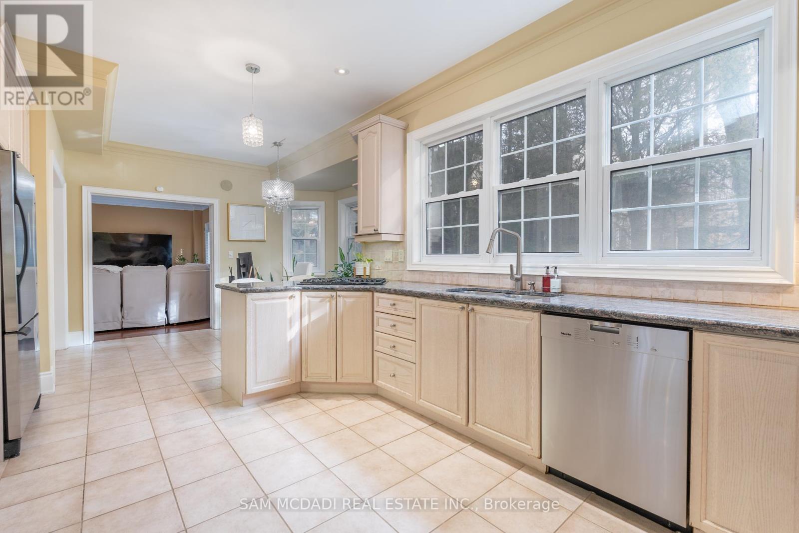 3248 Barchester Court, Mississauga (Erin Mills), Ontario  L5L 5Z1 - Photo 12 - W12395241
