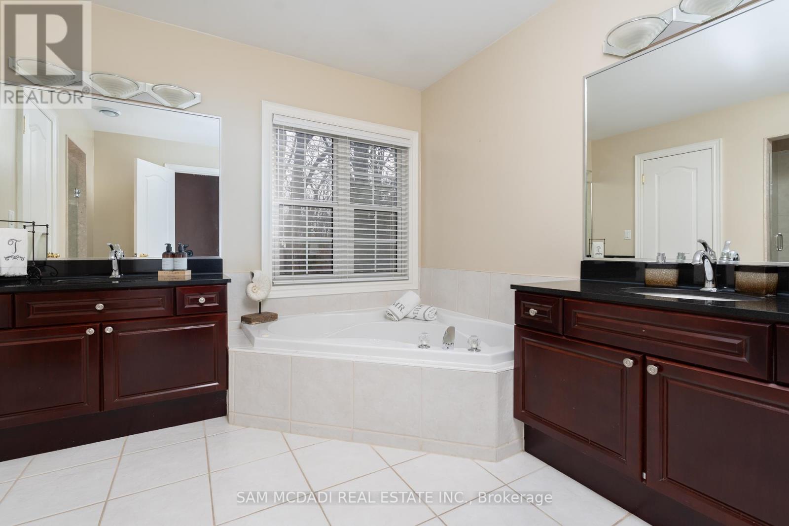 3248 Barchester Court, Mississauga (Erin Mills), Ontario  L5L 5Z1 - Photo 27 - W12395241