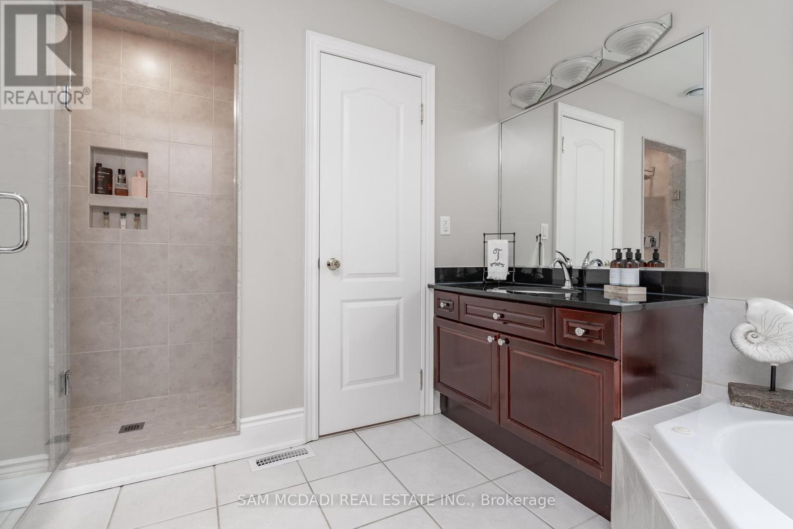 3248 Barchester Court, Mississauga (Erin Mills), Ontario  L5L 5Z1 - Photo 28 - W12395241