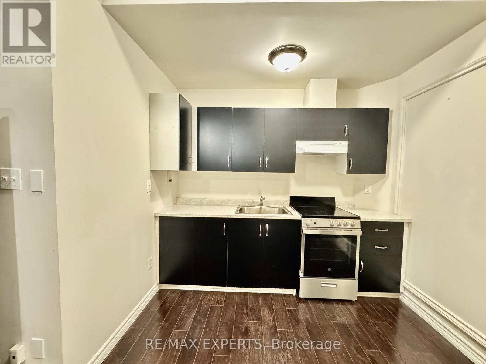 101 - 8 Main Street S, Brampton, Ontario  L6W 2C3 - Photo 12 - W12395271