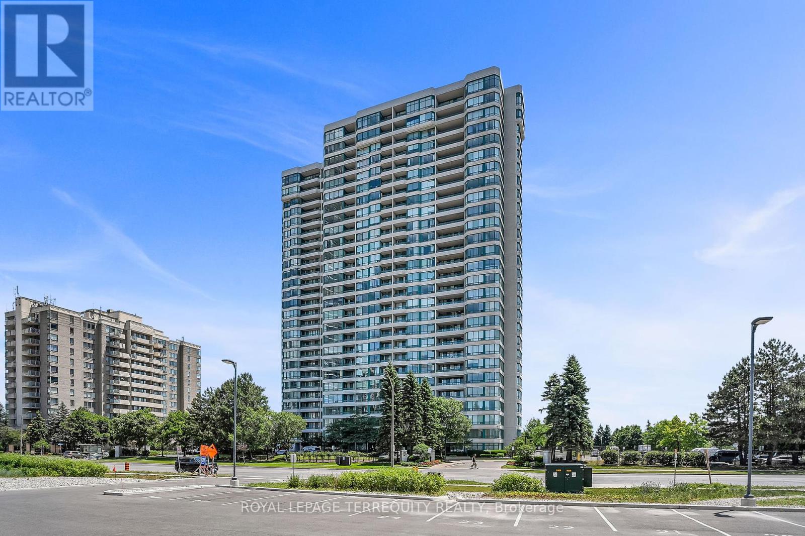 1510 - 550 Webb Drive, Mississauga (City Centre), Ontario  L5B 3Y4 - Photo 1 - W12395333