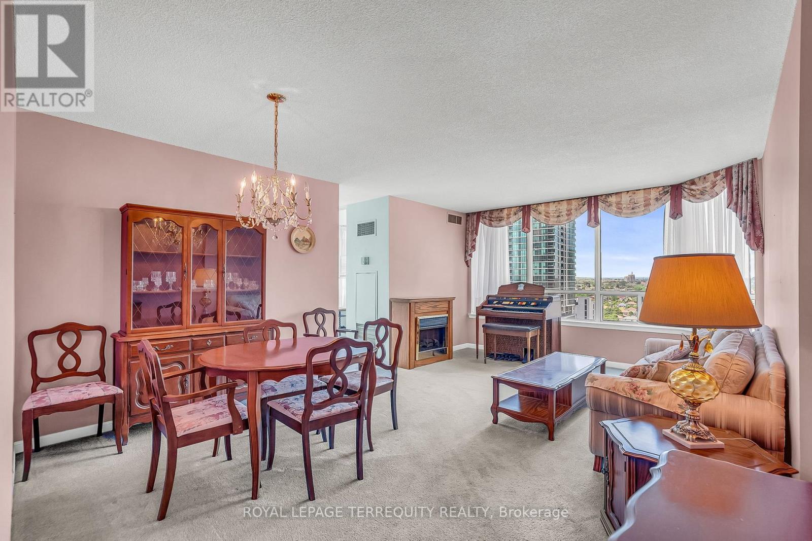 1510 - 550 Webb Drive, Mississauga (City Centre), Ontario  L5B 3Y4 - Photo 2 - W12395333