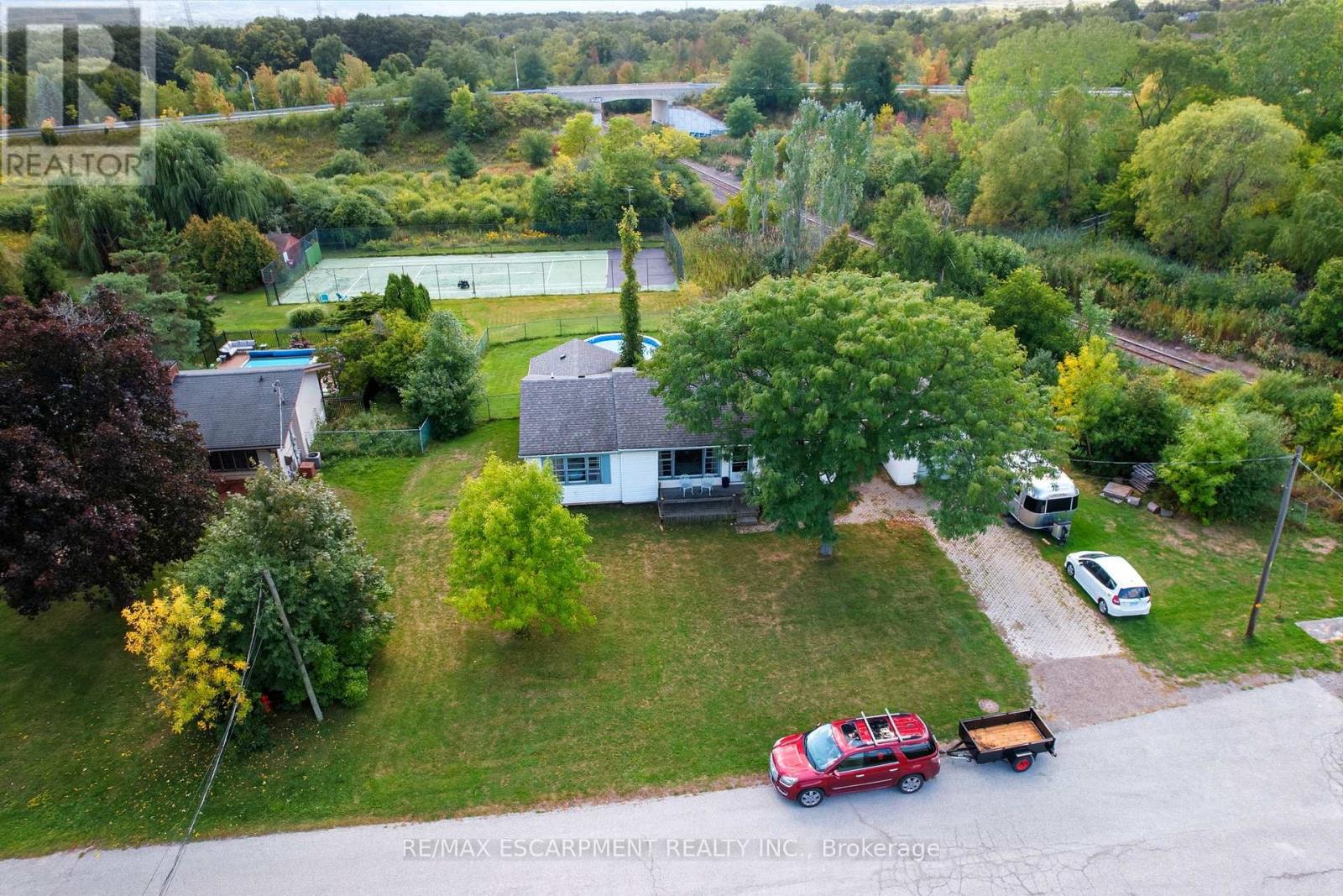 68 Atkinson Boulevard, Hamilton, Ontario  L9H 7A7 - Photo 5 - X12395349