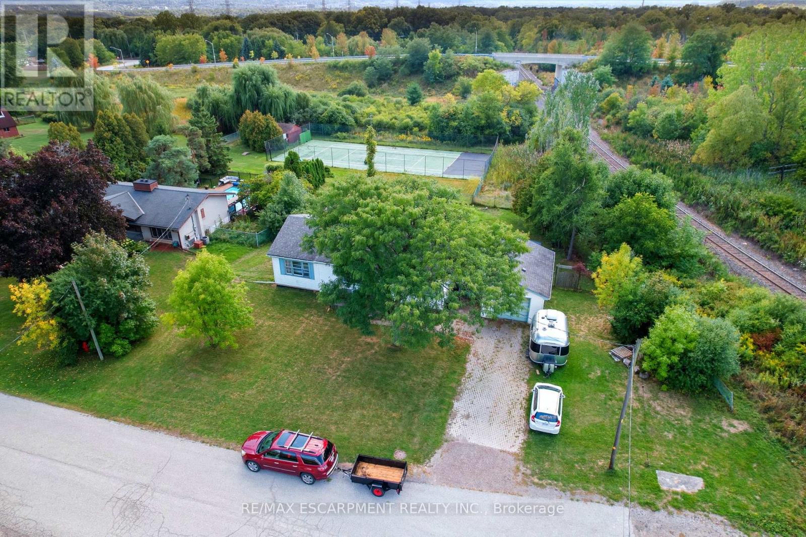 68 Atkinson Boulevard, Hamilton, Ontario  L9H 7A7 - Photo 6 - X12395349