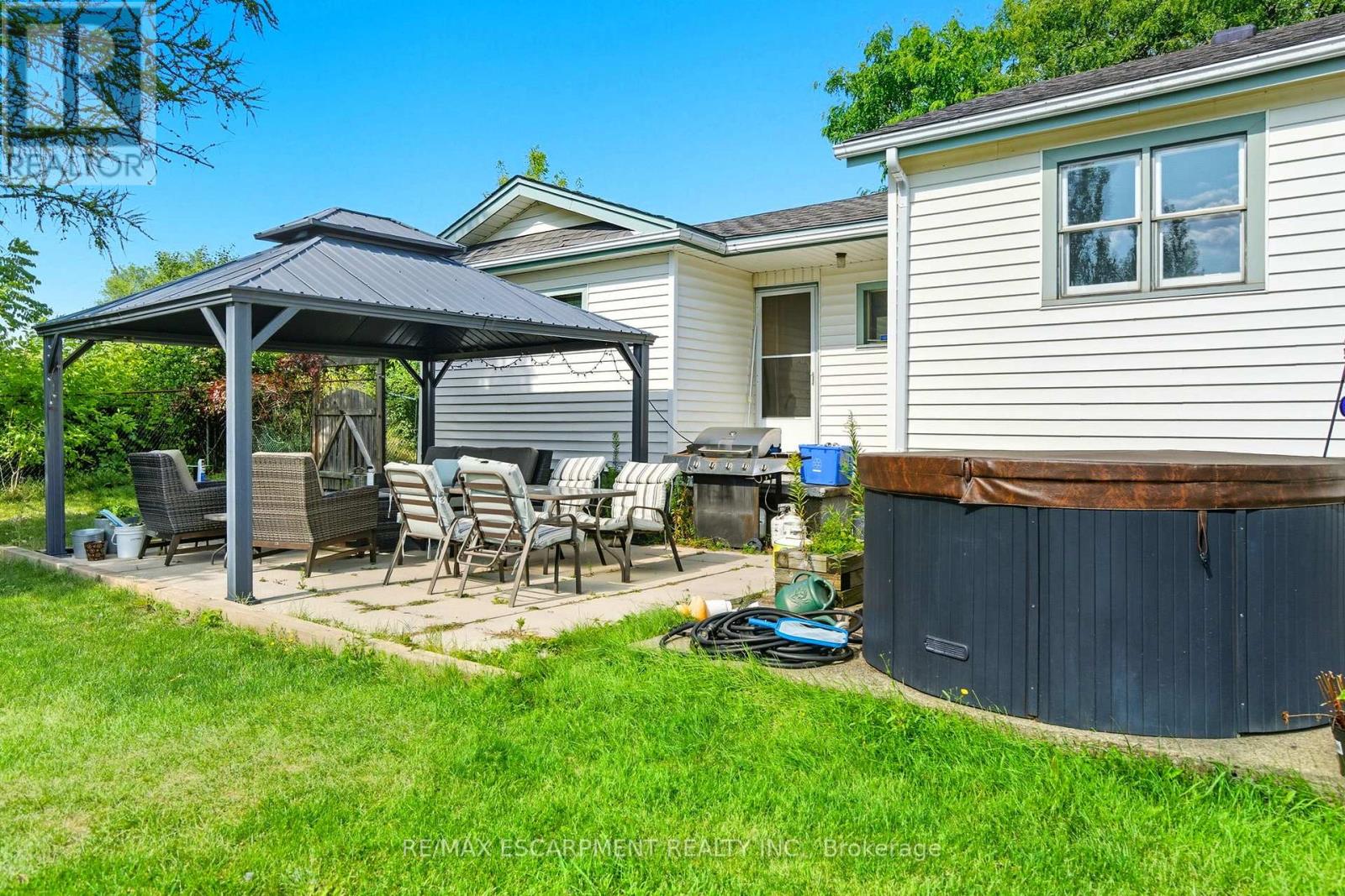68 Atkinson Boulevard, Hamilton, Ontario  L9H 7A7 - Photo 7 - X12395349