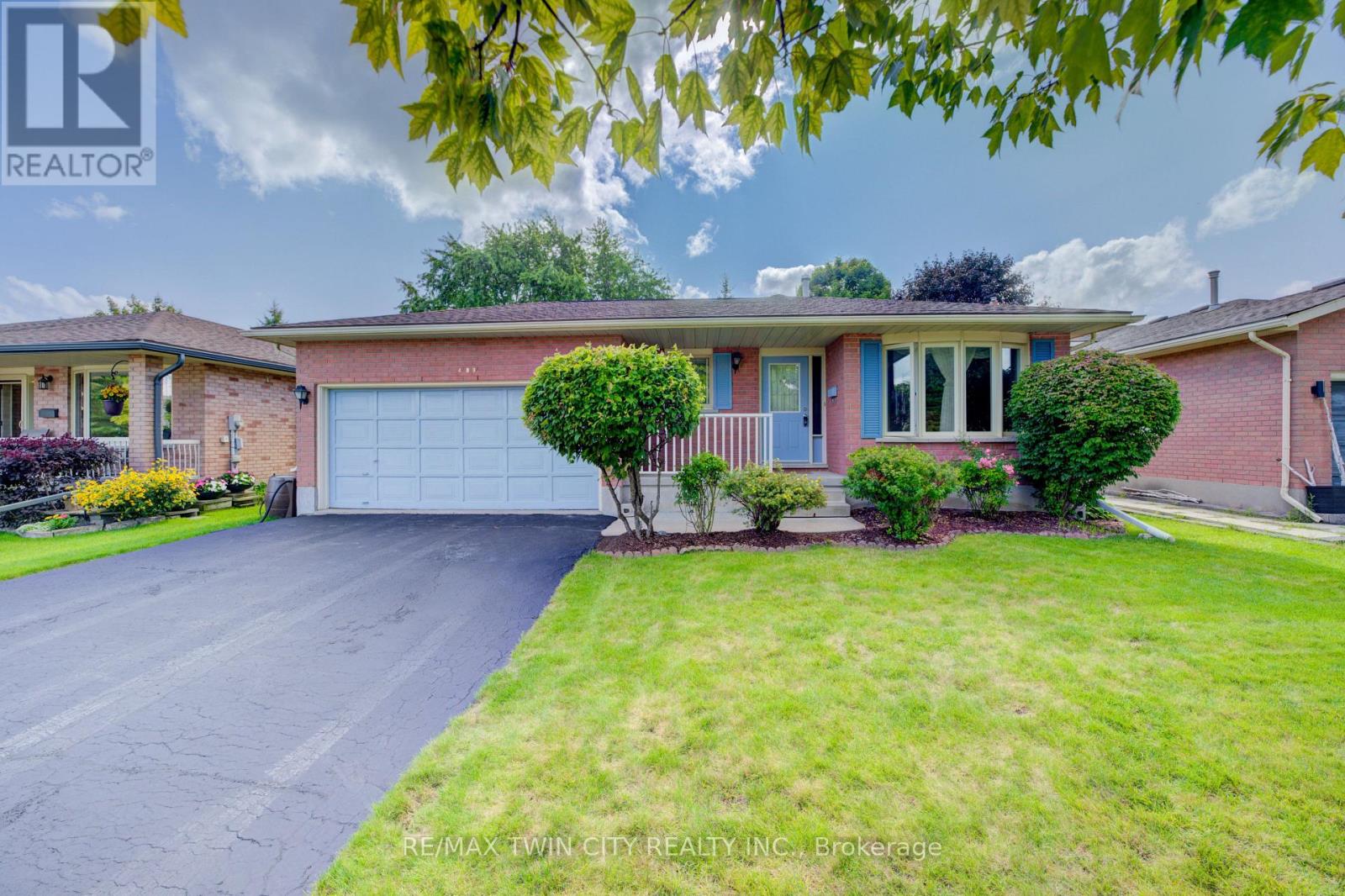 489 NORTHLAKE DRIVE, Waterloo, Ontario