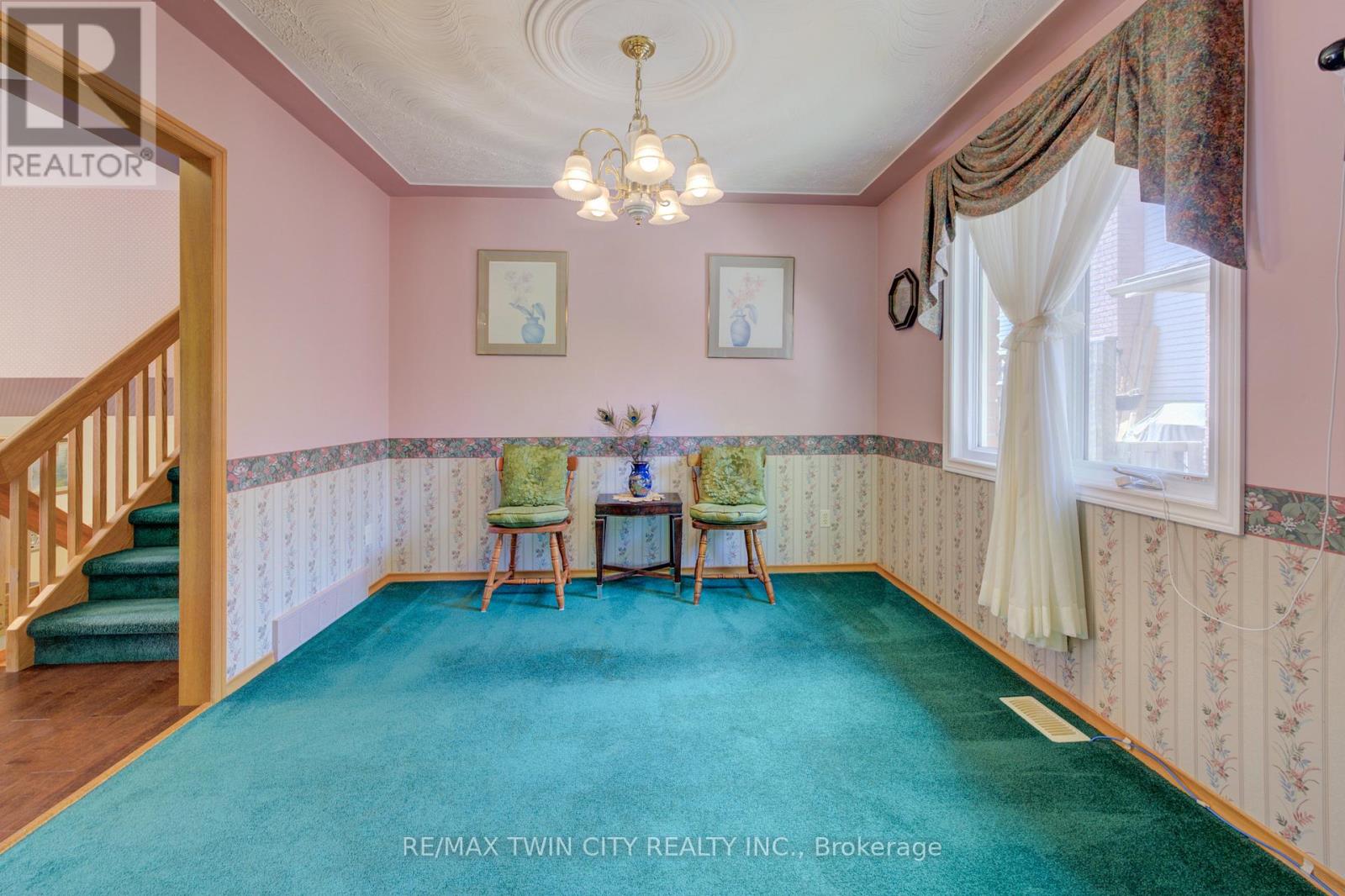 489 Northlake Drive, Waterloo, Ontario  N2V 1V5 - Photo 5 - X12395371