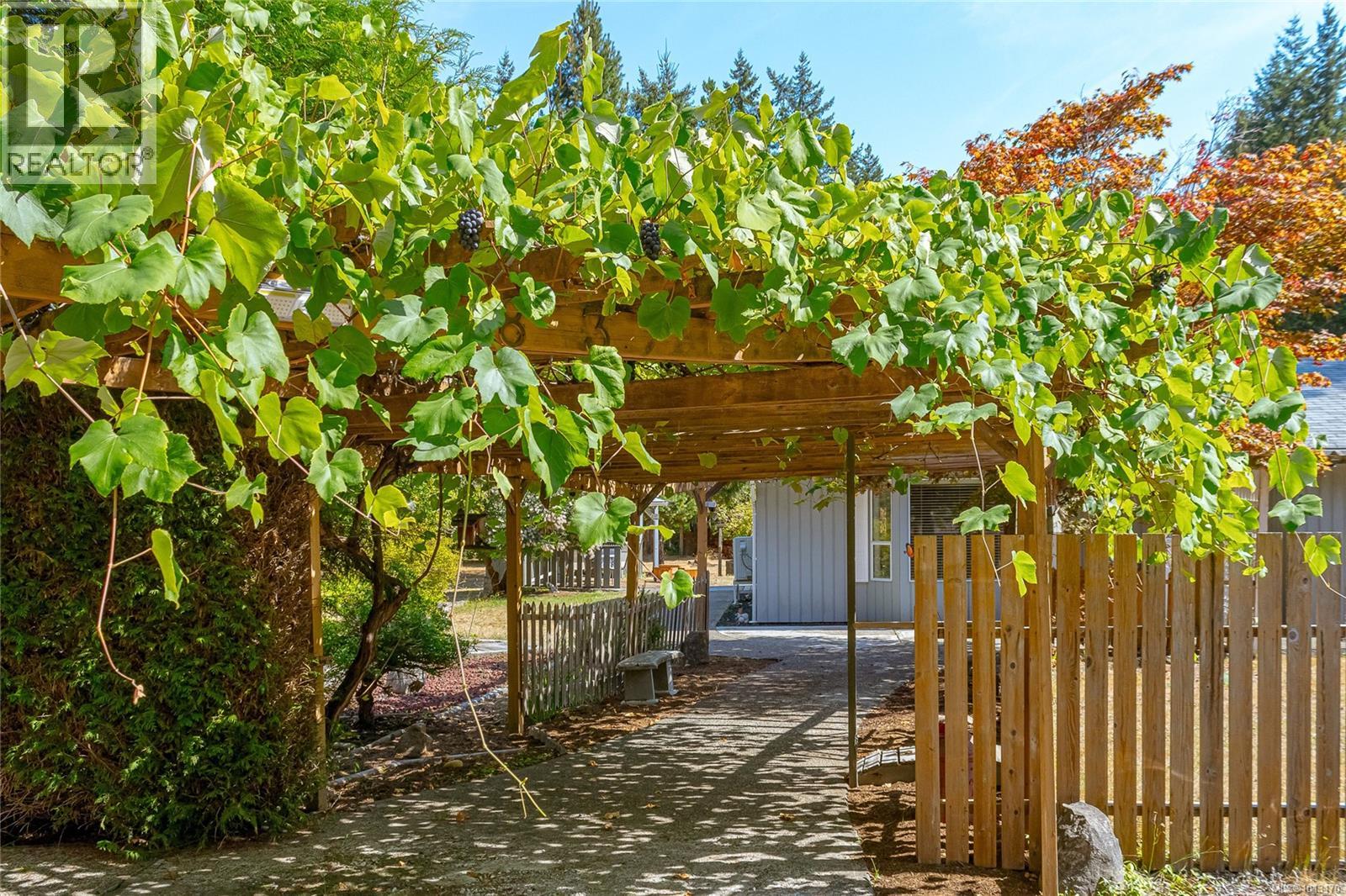 483 Corcan Rd, Qualicum Beach, British Columbia