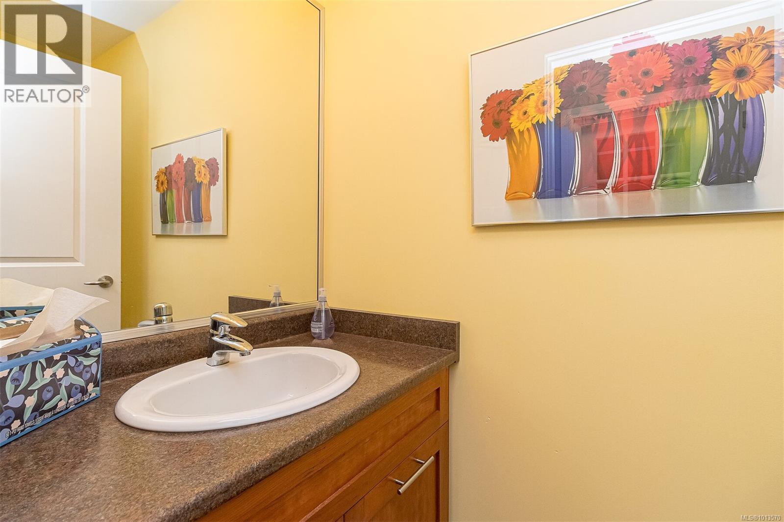 Property at 164 White Pine Rd image 3