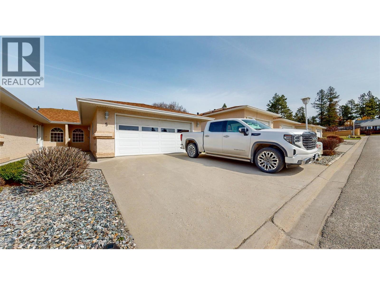 617 27th Avenue S Unit# 5, Cranbrook, British Columbia  V1C 6L1 - Photo 1 - 10362436