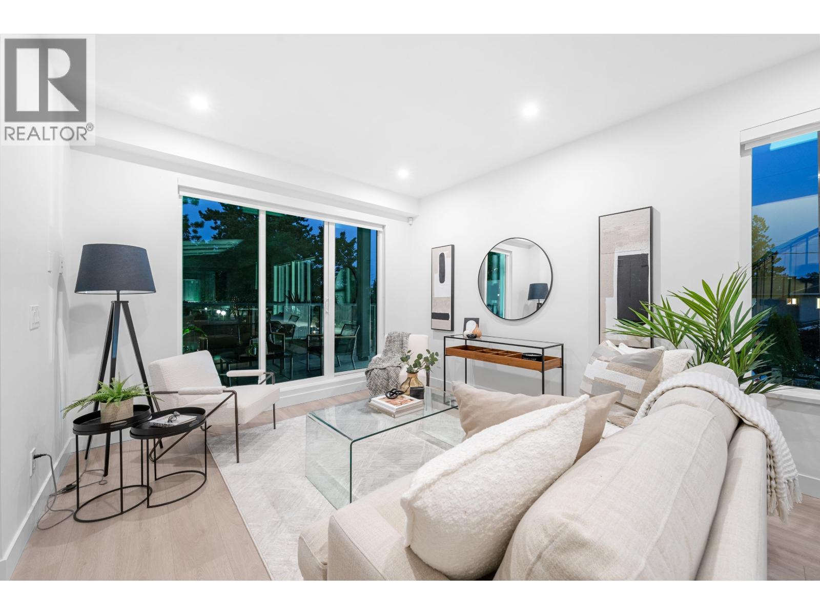 207 7161 17th Avenue, Burnaby, British Columbia  V3N 0K1 - Photo 11 - R3046337