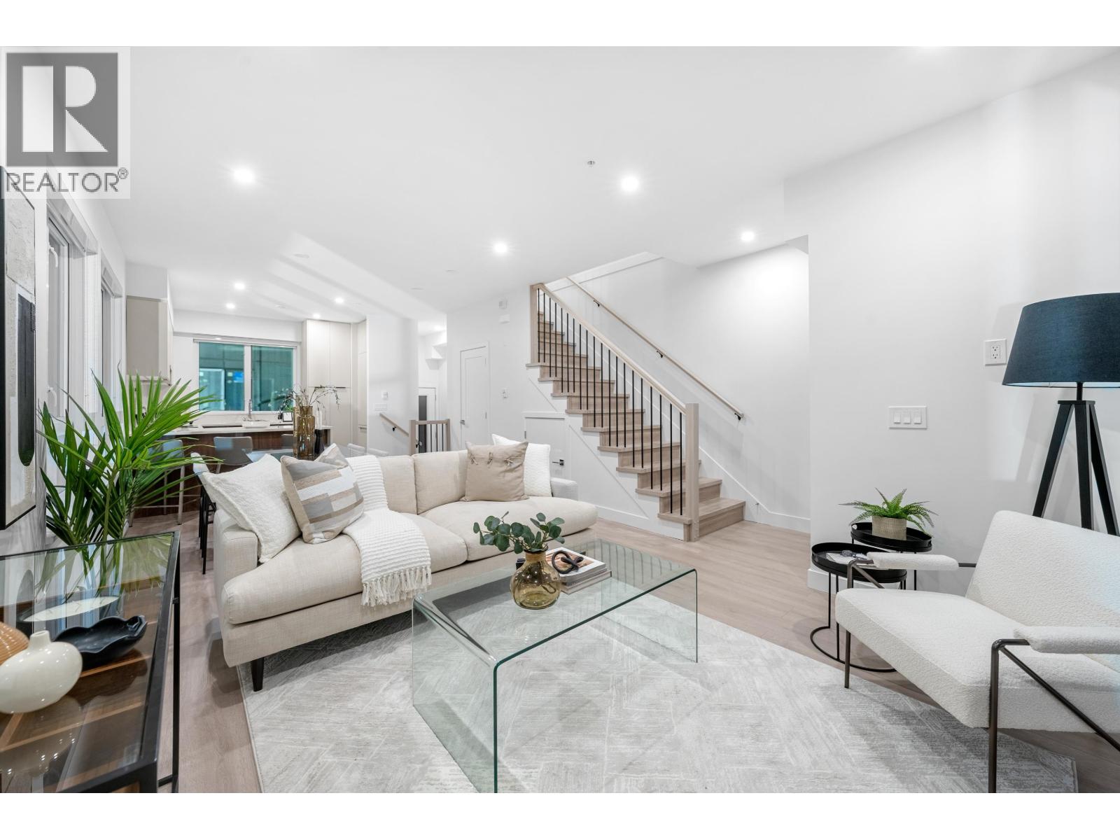 207 7161 17th Avenue, Burnaby, British Columbia  V3N 0K1 - Photo 8 - R3046337