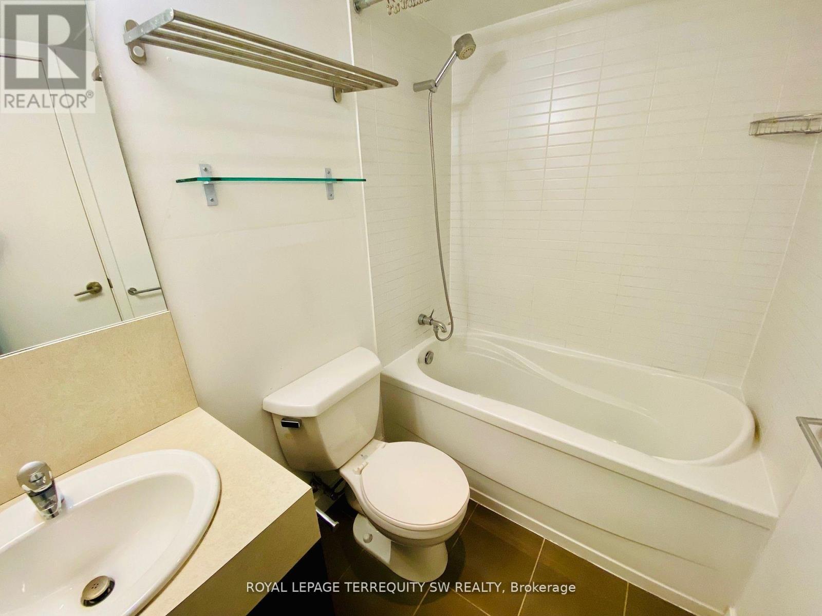 707 - 110 Charles Street E, Toronto, Ontario  M4Y 2W7 - Photo 32 - C12395393