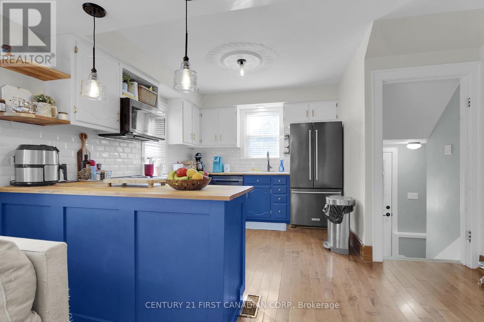 Photo 10 of 44 for 196 Queen Street