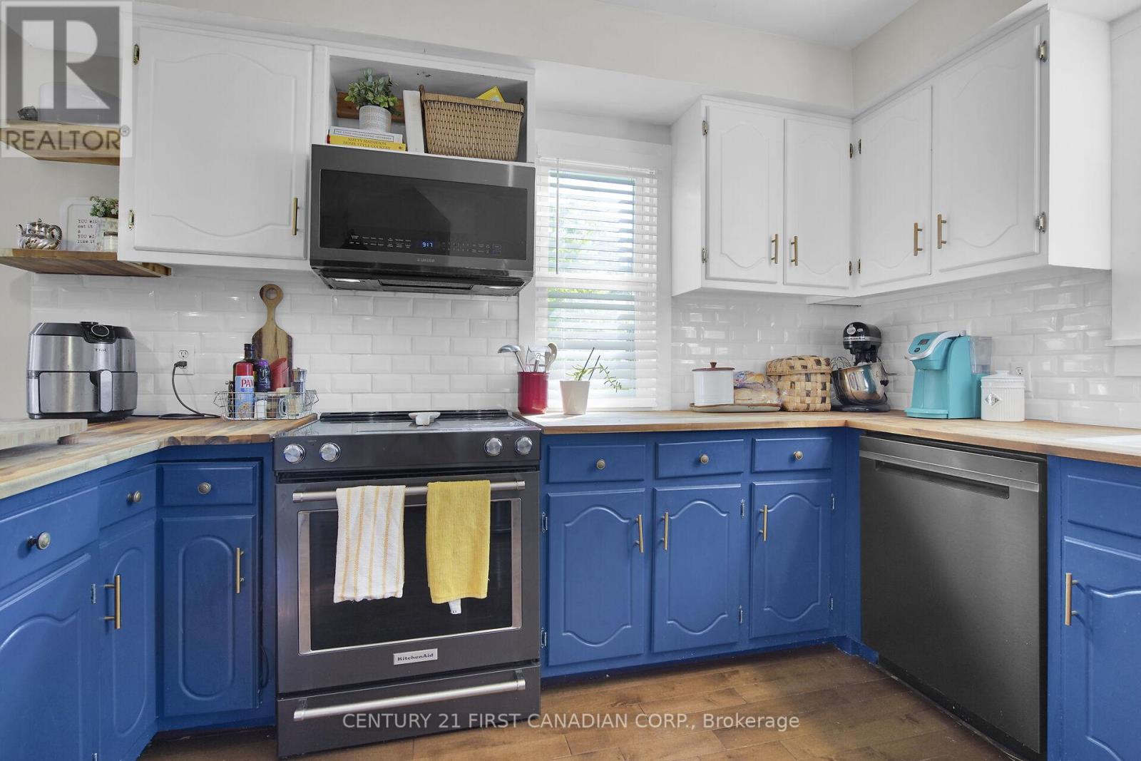 Photo 12 of 44 for 196 Queen Street