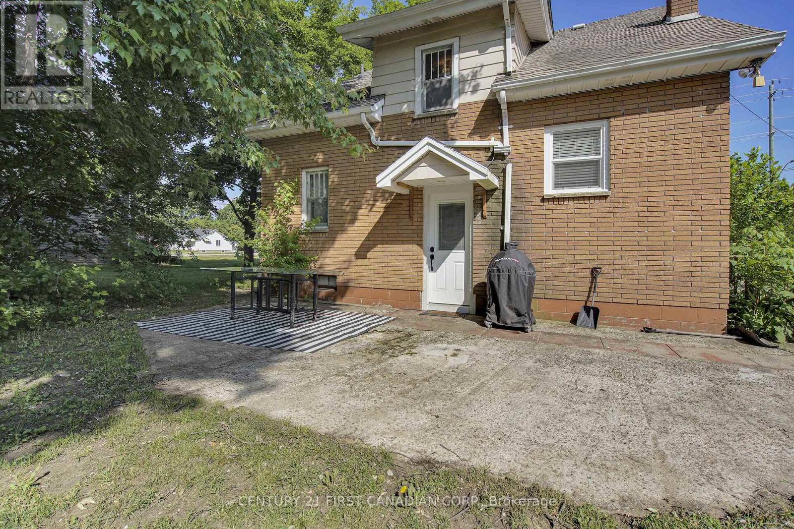 196 Queen Street, West Elgin, Ontario  N0L 2C0 - Photo 30 - X12227092
