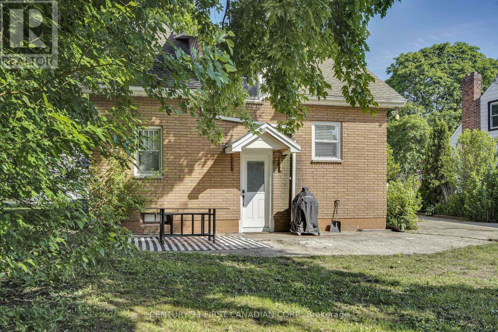 196 Queen Street, West Elgin, Ontario  N0L 2C0 - Photo 35 - X12227092