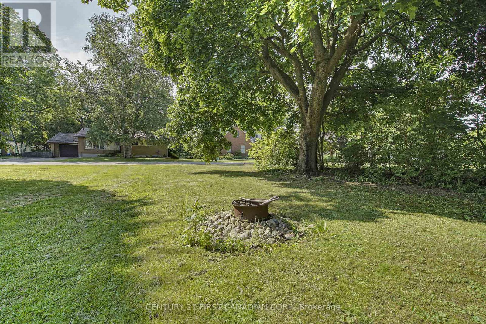 196 Queen Street, West Elgin, Ontario  N0L 2C0 - Photo 33 - X12227092