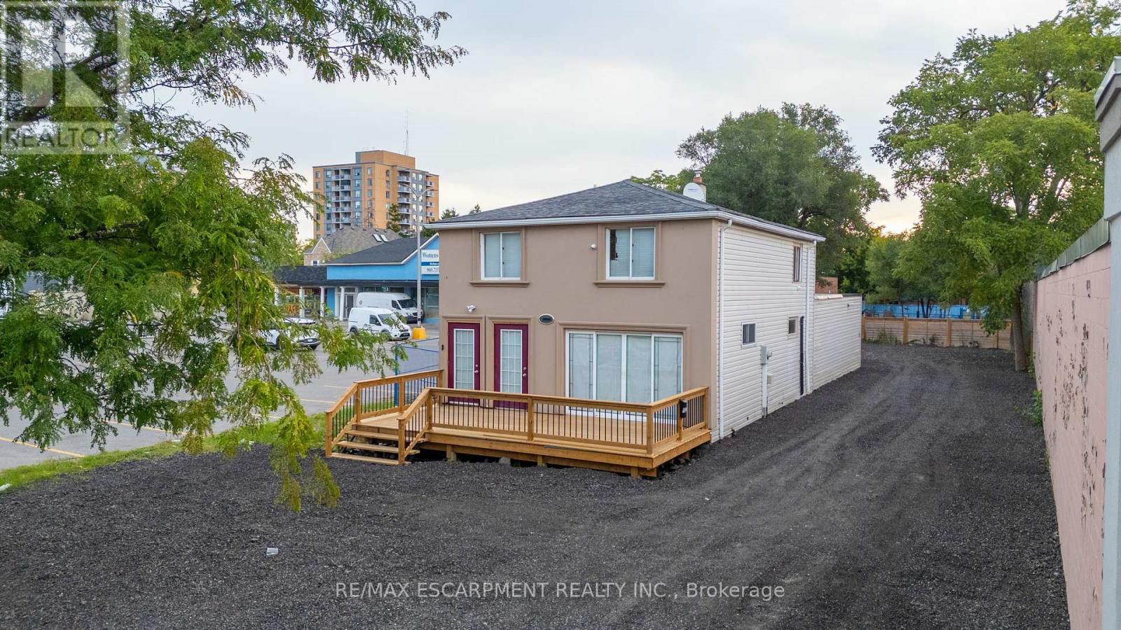 10329 Yonge Street, Richmond Hill (North Richvale), Ontario  L4C 3C1 - Photo 2 - N12283463