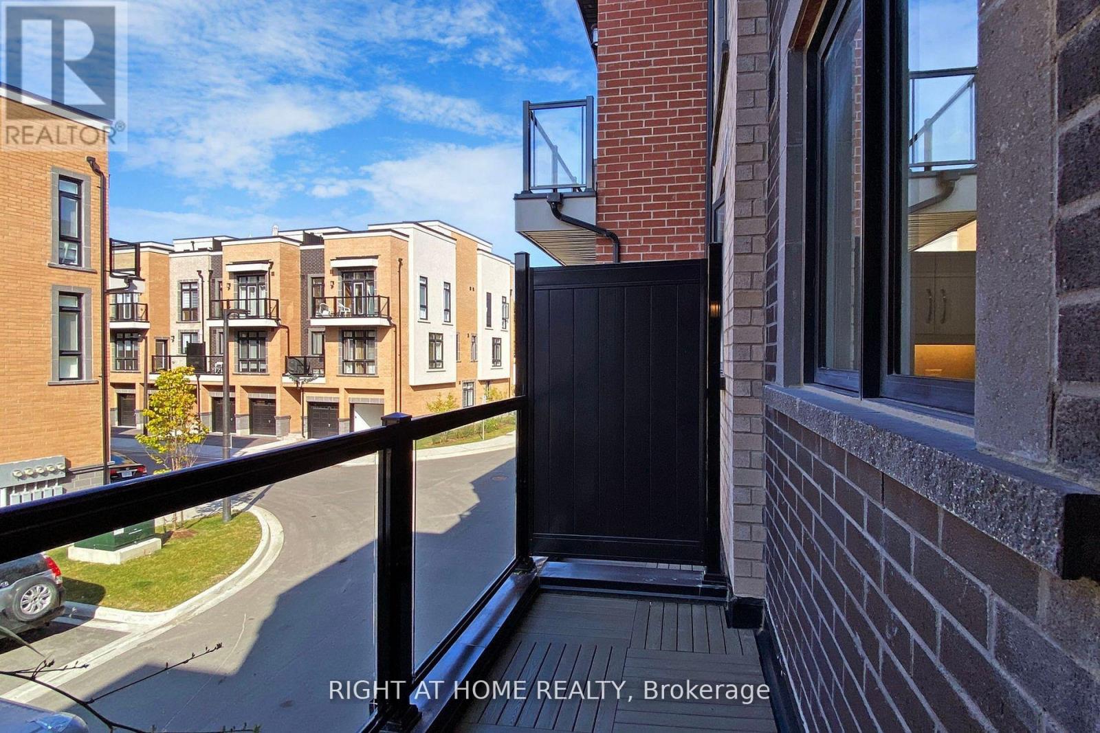 Th7 - 9 Phelps Lane, Richmond Hill, Ontario  L4E 1J4 - Photo 3 - N12395394