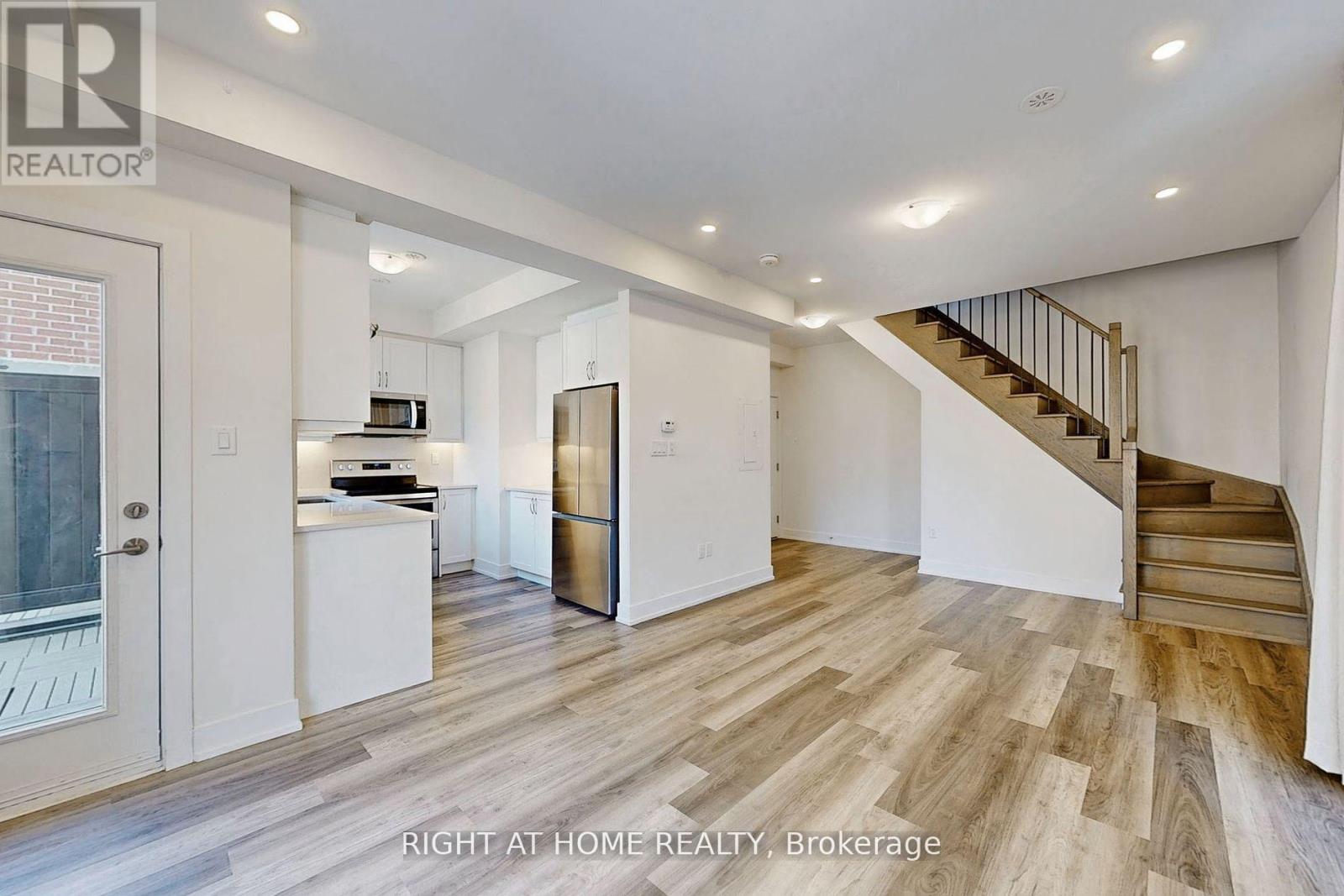 Th7 - 9 Phelps Lane, Richmond Hill, Ontario  L4E 1J4 - Photo 6 - N12395394