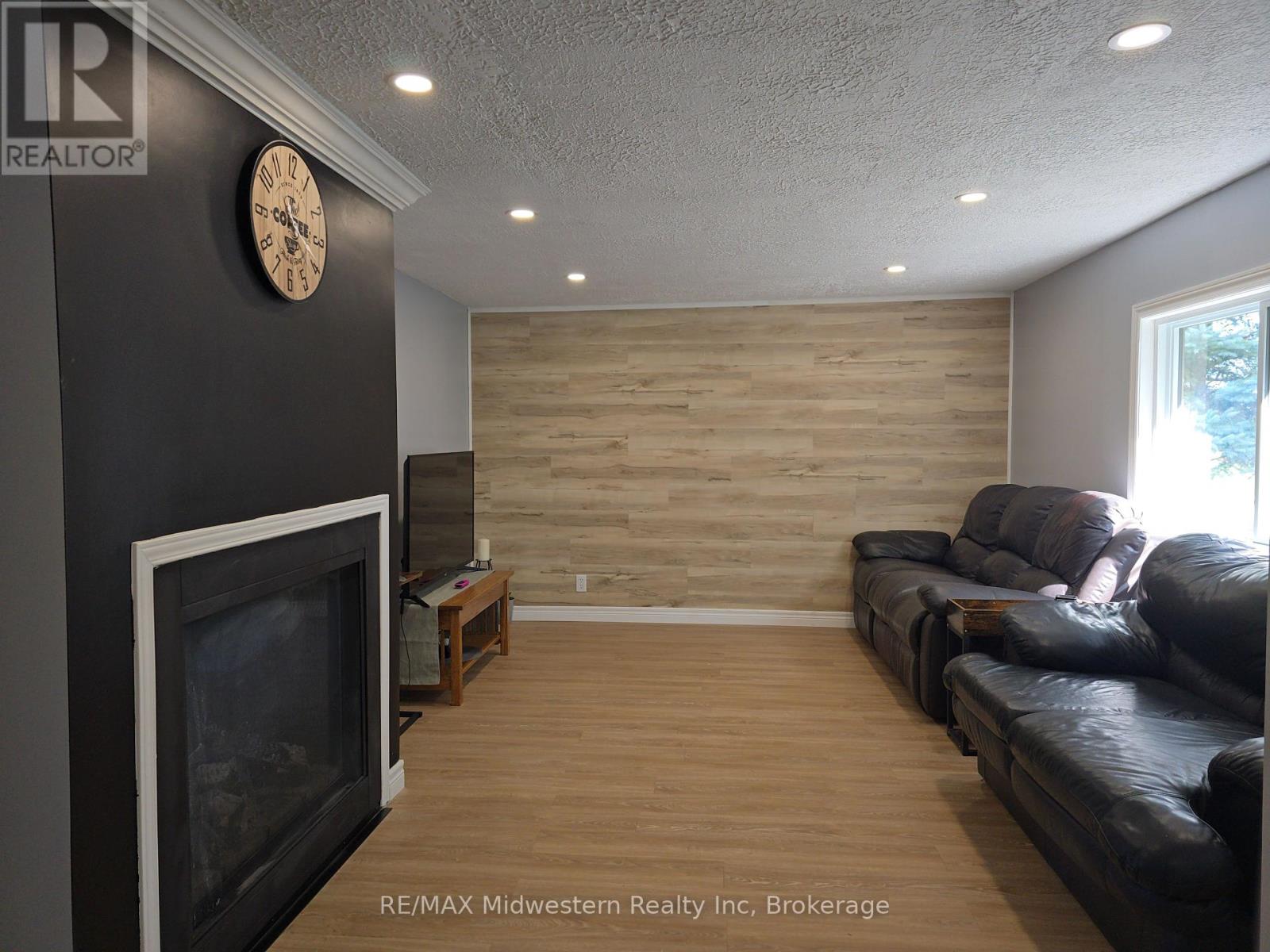 15 - 450 Tremaine Avenue E, North Perth, Ontario  N4W 3G9 - Photo 9 - X12395161