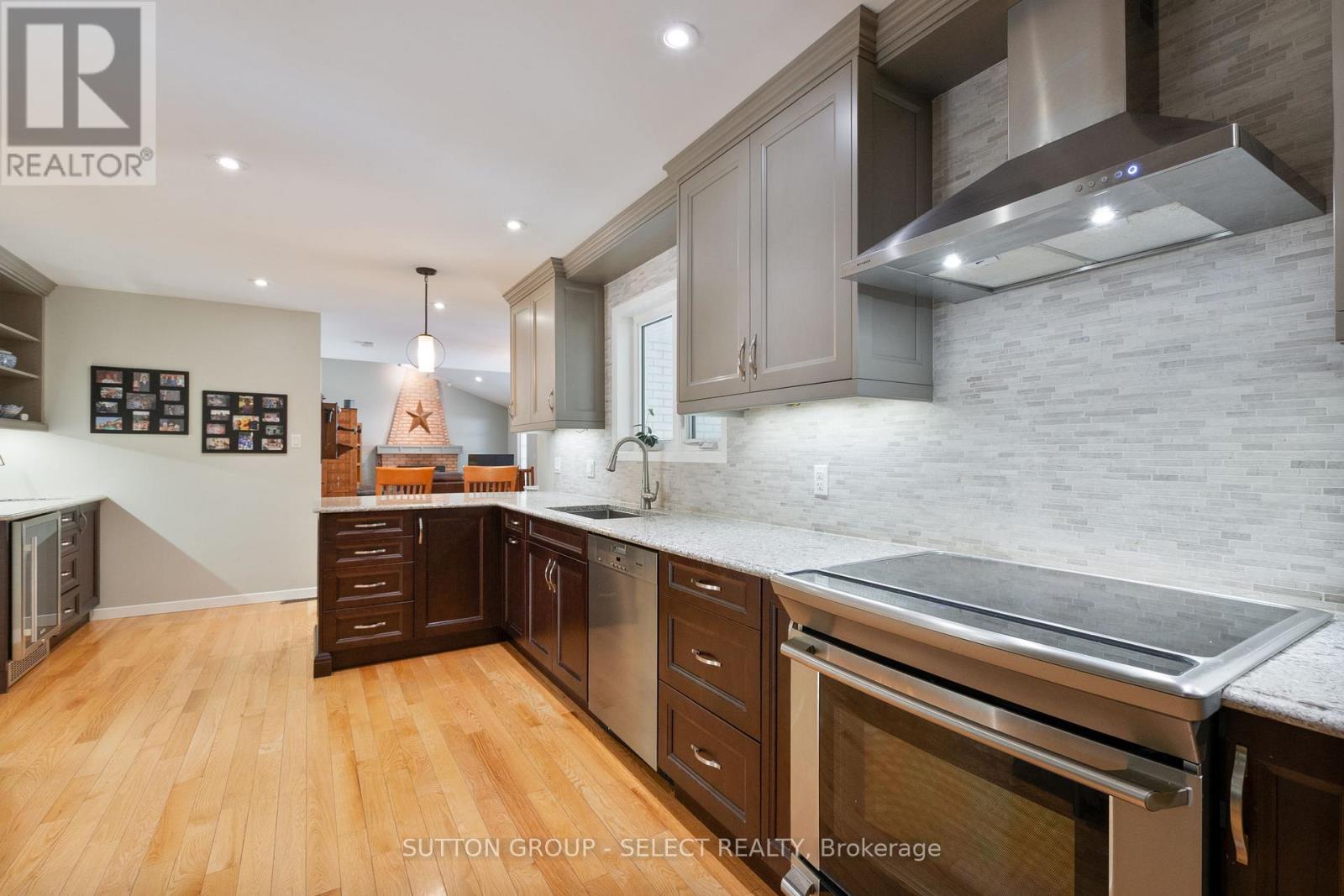 47 Shavian Boulevard, London North, Ontario  N6G 2P1 - Photo 10 - X12395503