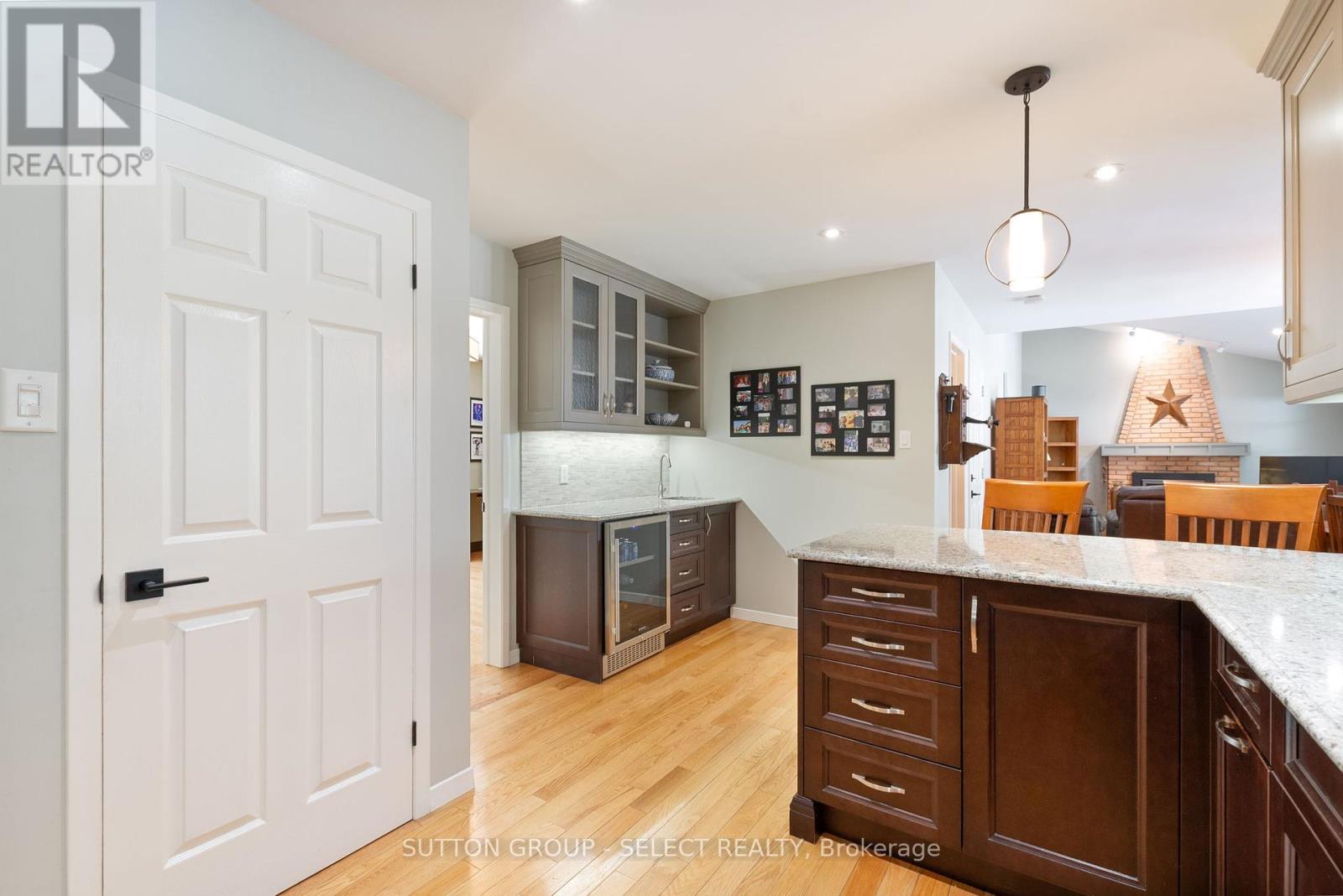 47 Shavian Boulevard, London North, Ontario  N6G 2P1 - Photo 11 - X12395503