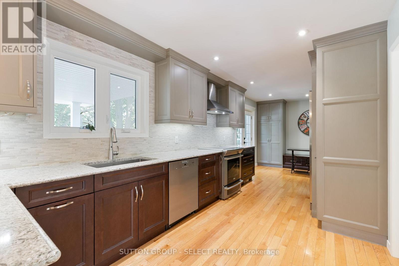 47 Shavian Boulevard, London North, Ontario  N6G 2P1 - Photo 12 - X12395503