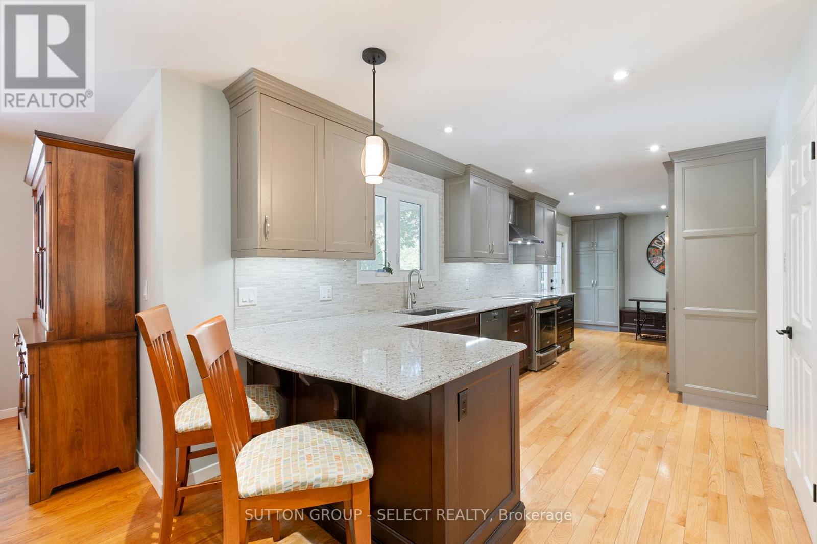 47 Shavian Boulevard, London North, Ontario  N6G 2P1 - Photo 13 - X12395503