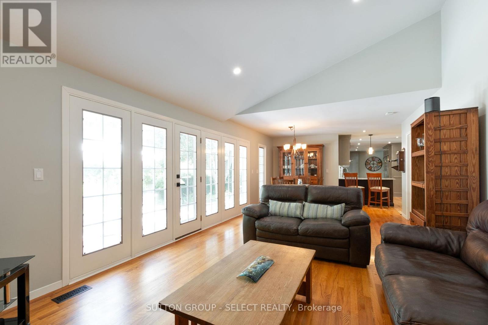 47 Shavian Boulevard, London North, Ontario  N6G 2P1 - Photo 22 - X12395503