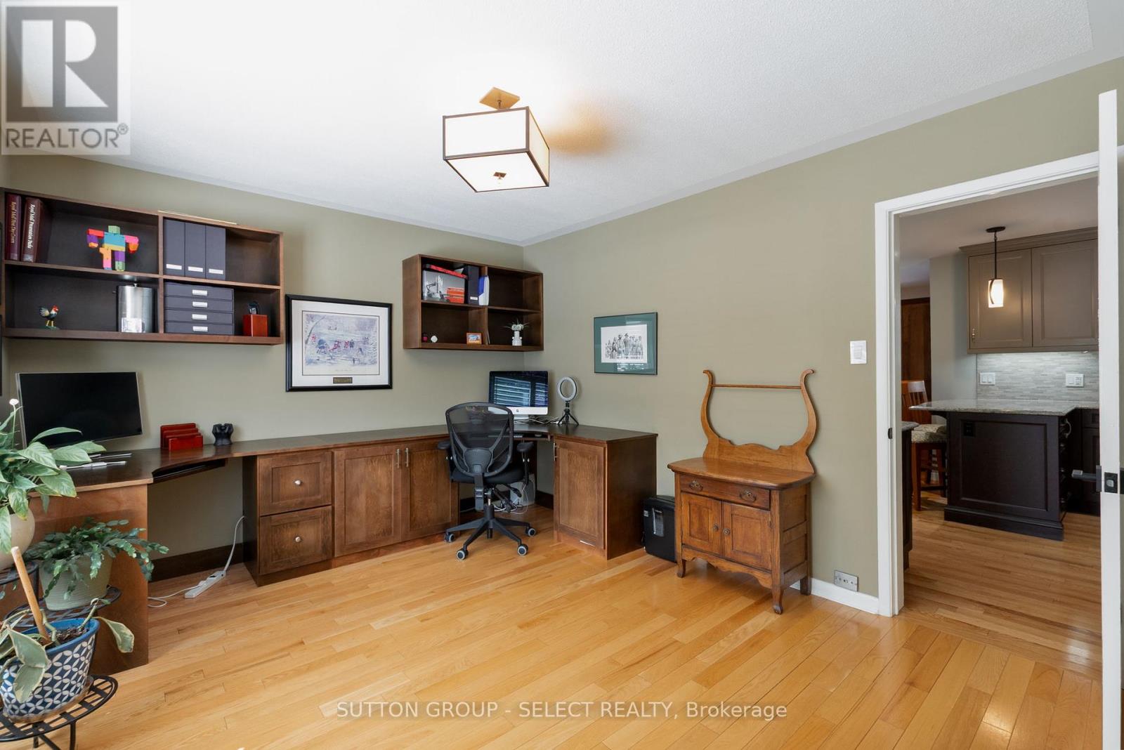 47 Shavian Boulevard, London North, Ontario  N6G 2P1 - Photo 6 - X12395503